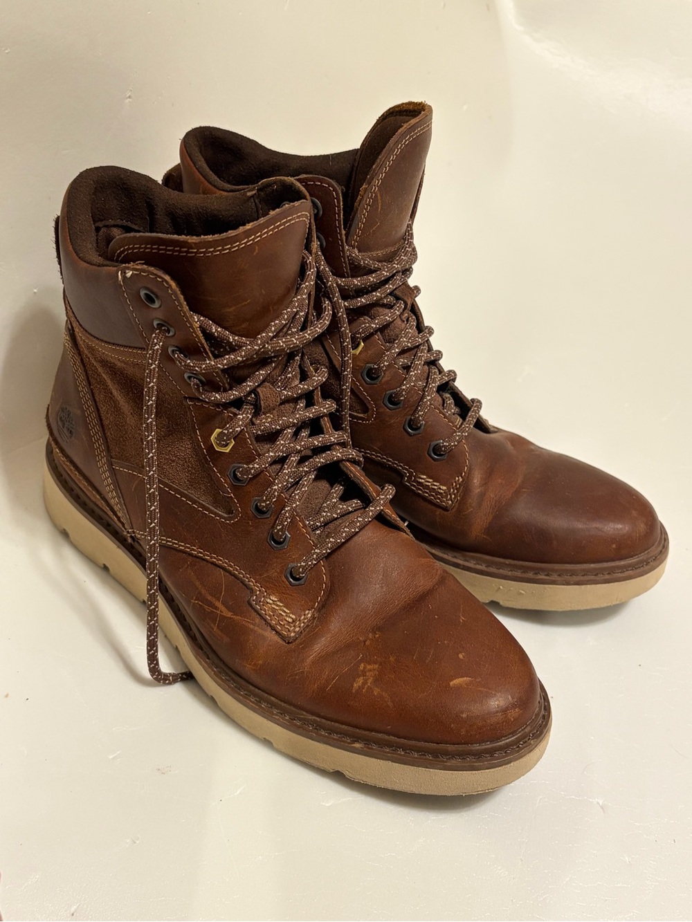 Women’s Timberland 7.5 Brown Lace up Boots With Scuff Marks As Shown In Photots
